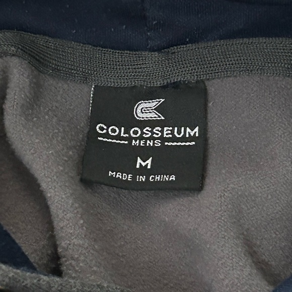 Auburn University Men’s Medium Colosseum Pullover Hoodie - Picture 4 of 7